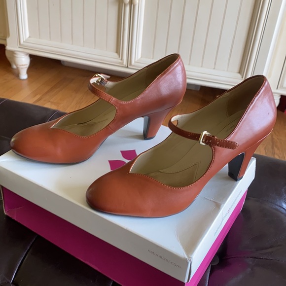 *LIGHTLY USED* Naturalizer “Mary Jane” Pump Sz 8.5 - Picture 3 of 9